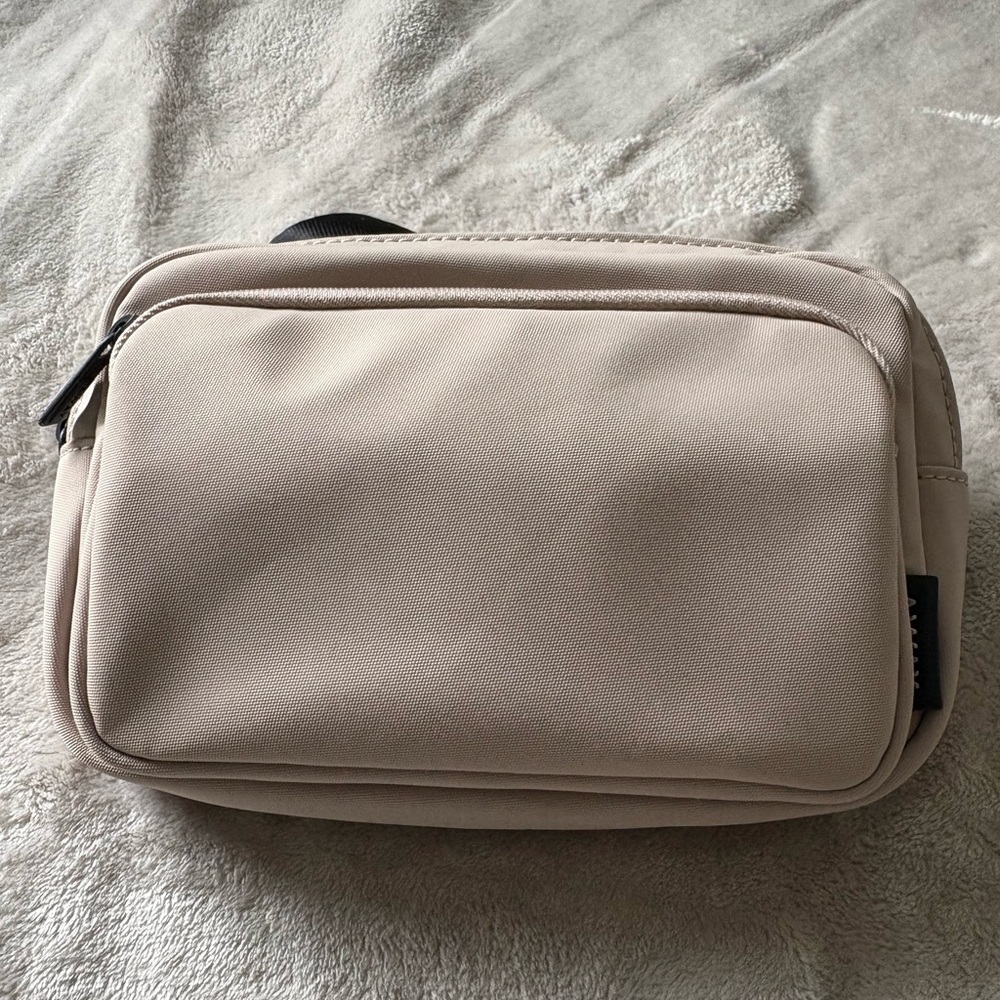 Away Small Everywhere Sling Bag — NWOT